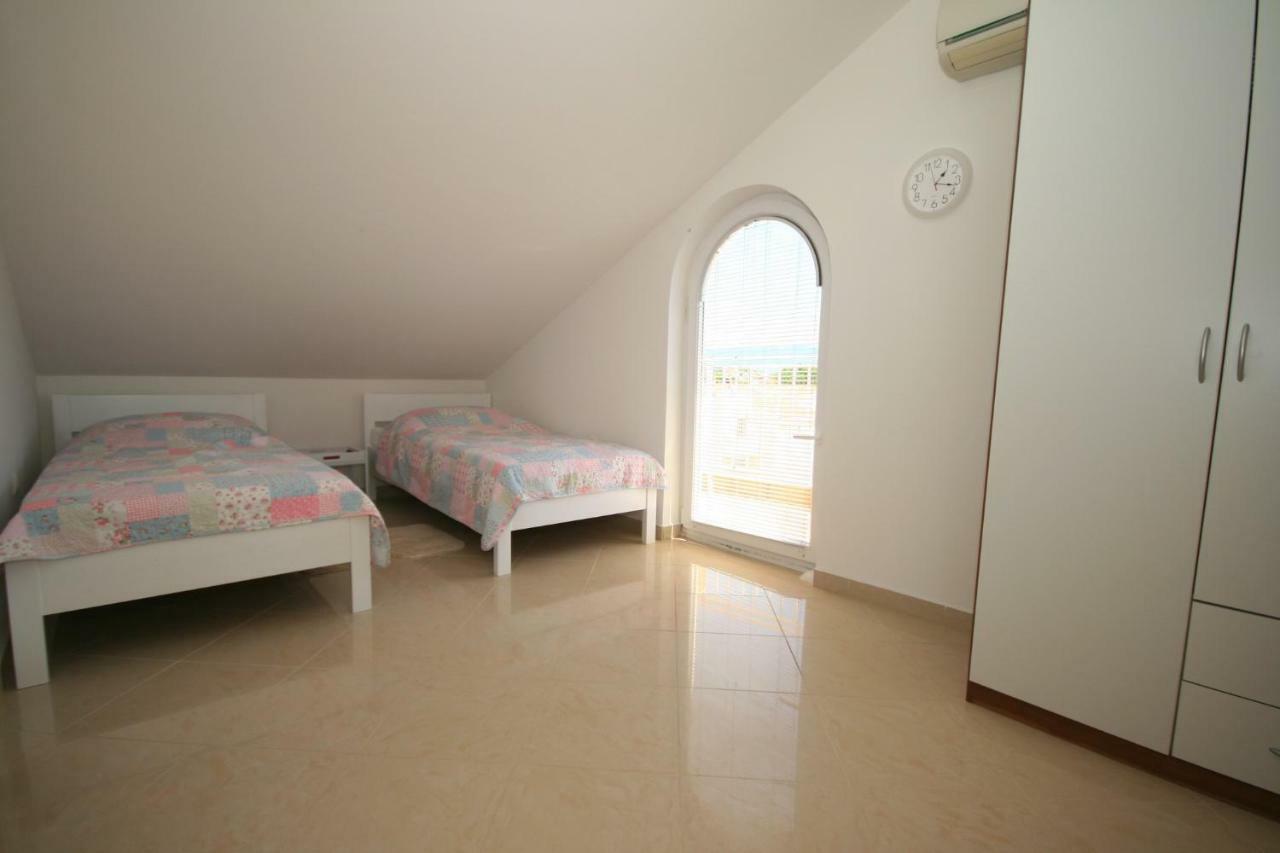 Apartment Mimoza 5, Baska, Krk Exteriér fotografie